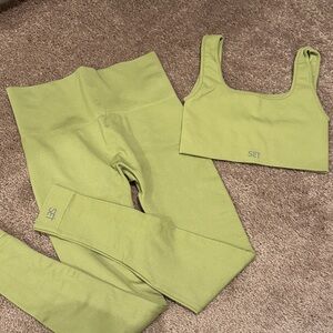 SET Active Kiwi Box Bra and Leggings Size Small
